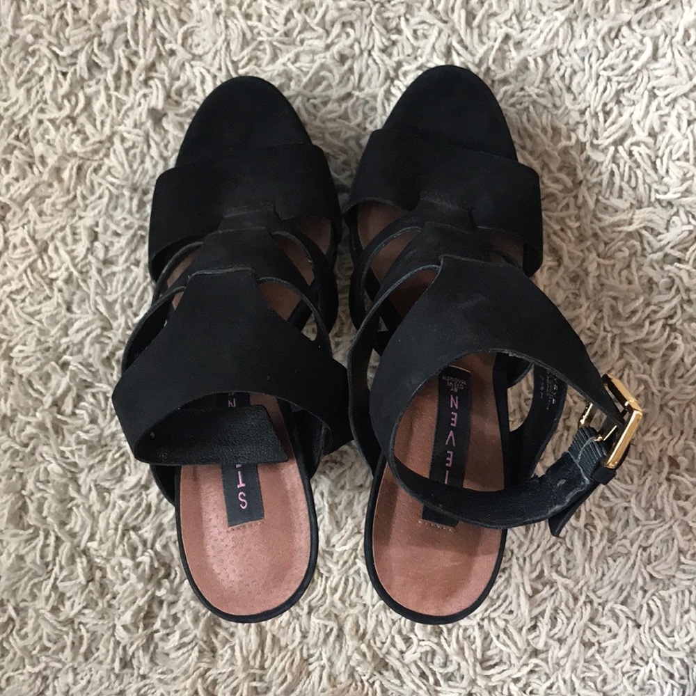 Steven by Steve Madden black pumps